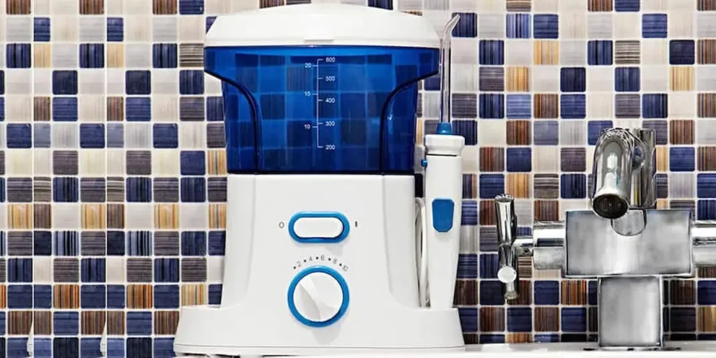 Descubre como usar el irrigador dental para detener el sangrado de encías